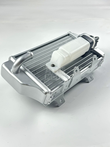 Радиатор правый Avantis LX300 Радиатор правый Avantis LX300